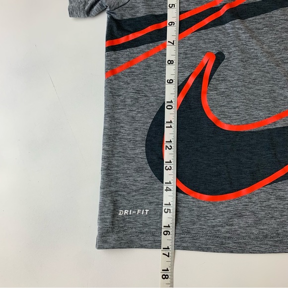 Nike Boys Dri Fit Gray Short Sleeve Shirt Size 5 Small - Picture 6 of 6